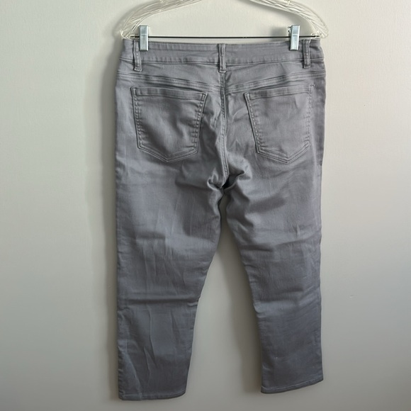 Ladies capris pants in grey by Nygard. Size 16. Perfect condition. - Picture 3 of 4